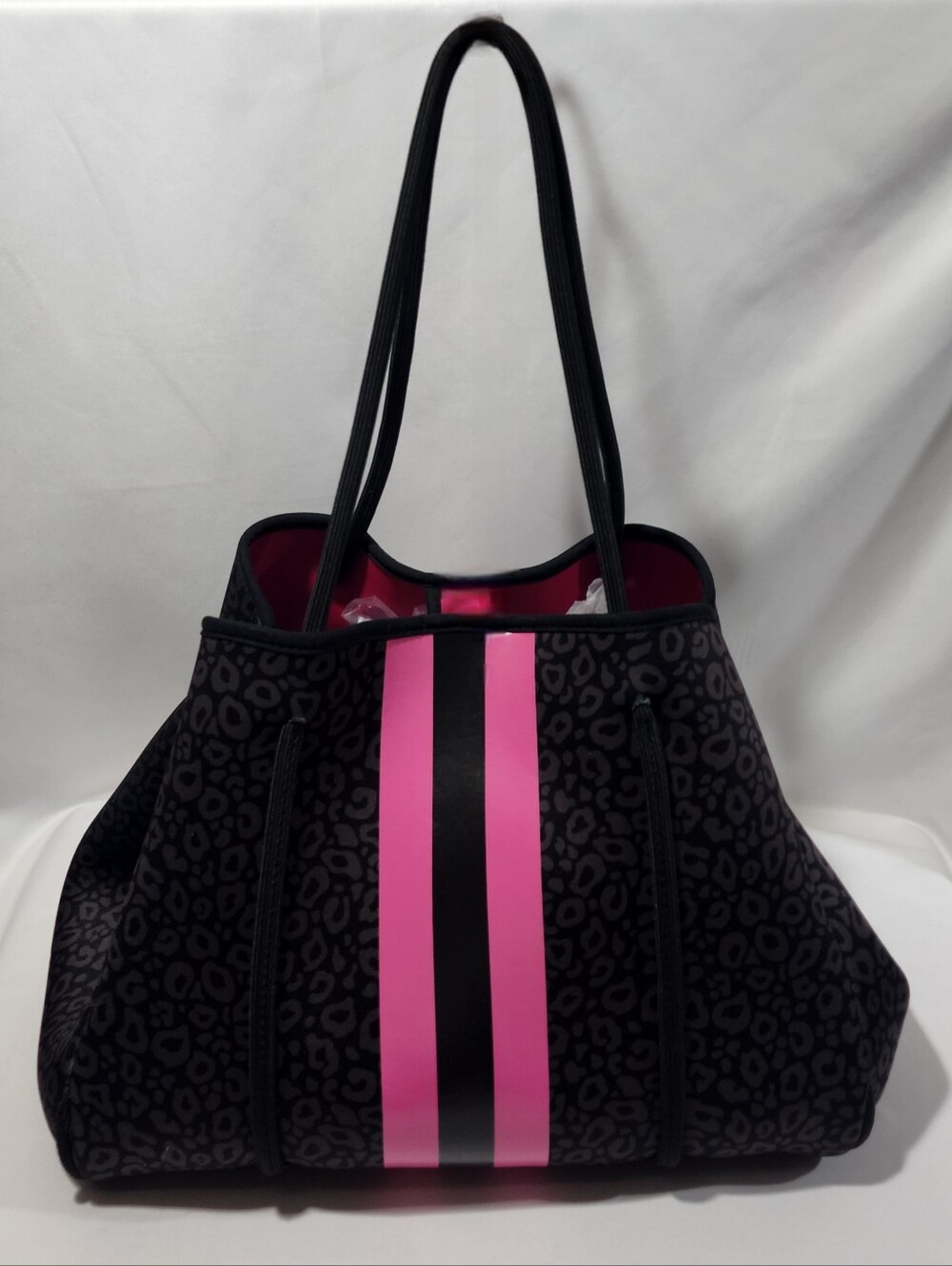 Glitzy Girlz Boutique Black Leopard Neoprene Tote w/ Pink Stripe Matching Pouch - Picture 6 of 13